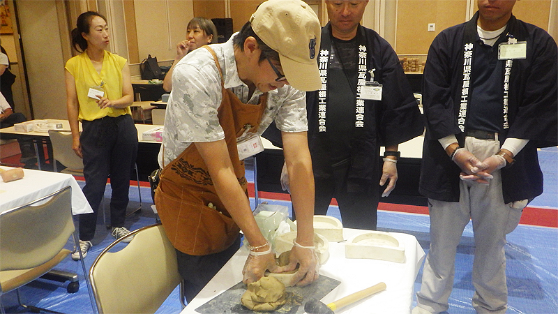 粘土型抜きの見本動作