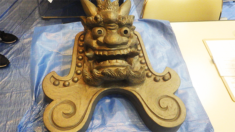 会場に展示された鬼瓦